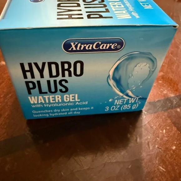 Hydro Plus Water Gel Eye Cream - Blue - Picture 2 of 3